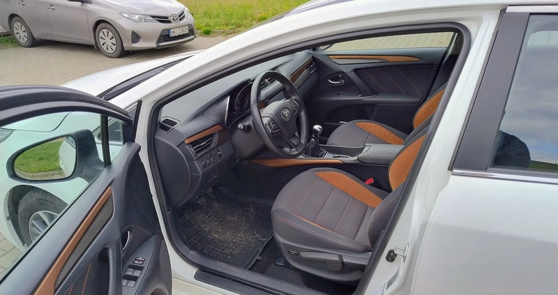 Toyota Avensis cena 49000 przebieg: 183000, rok produkcji 2017 z Pieszyce małe 29